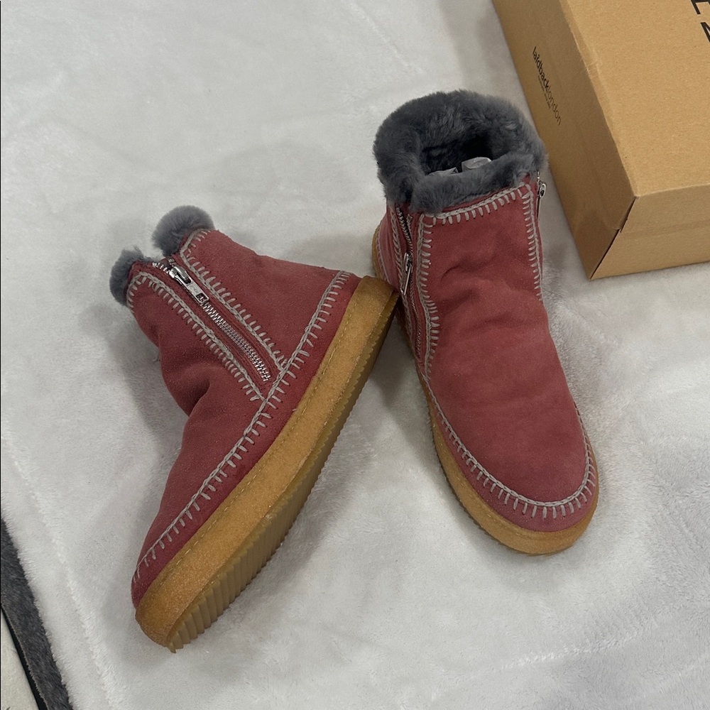 Stylish Gray and Pink Kids Boots - Picture 3 of 13